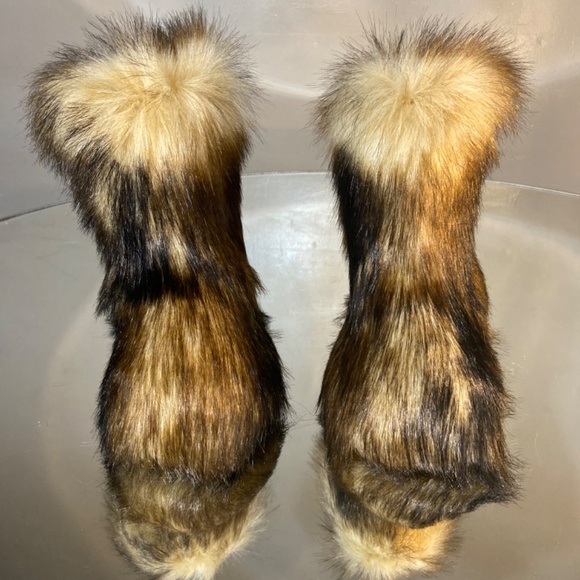 Custom vegan fur Boots - Picture 3 of 4